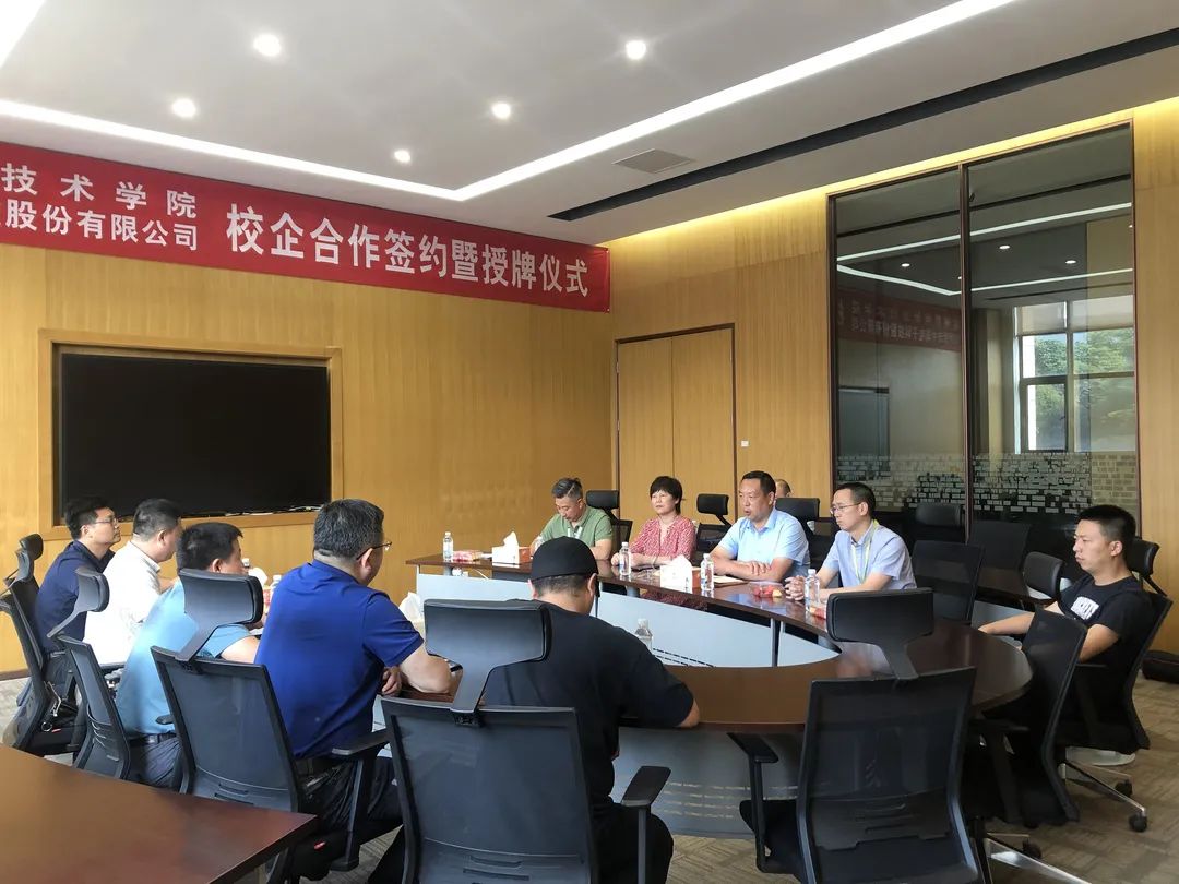 1649052908110917.jpg 8c6f8c12137cf30a7aee67d44a0d785c.jpg